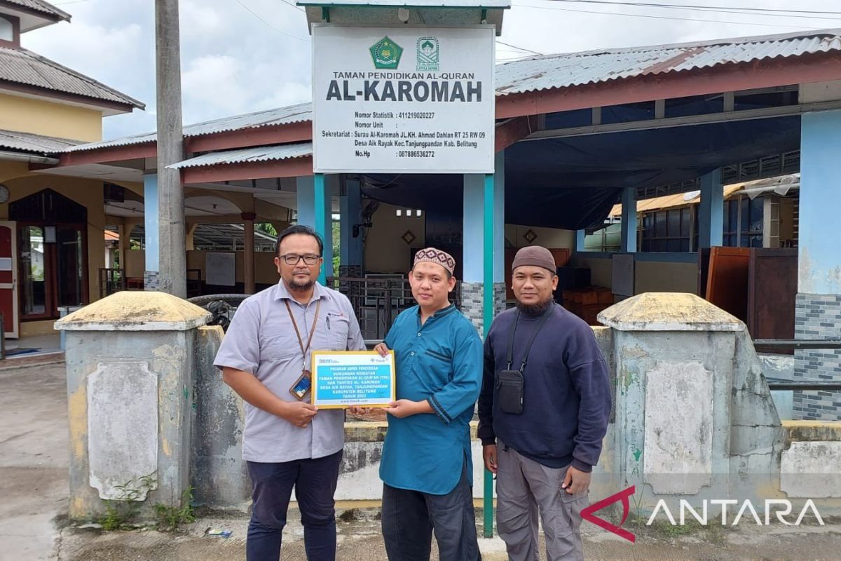 PT Timah serahkan bantuan dukung kegiatan TPA dan Tahfidz Al-Karomah Air Raya