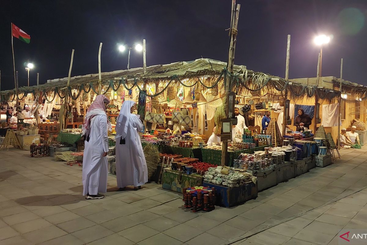 Menikmati malam dengan segelas karak di Katara Cultural Village Qatar