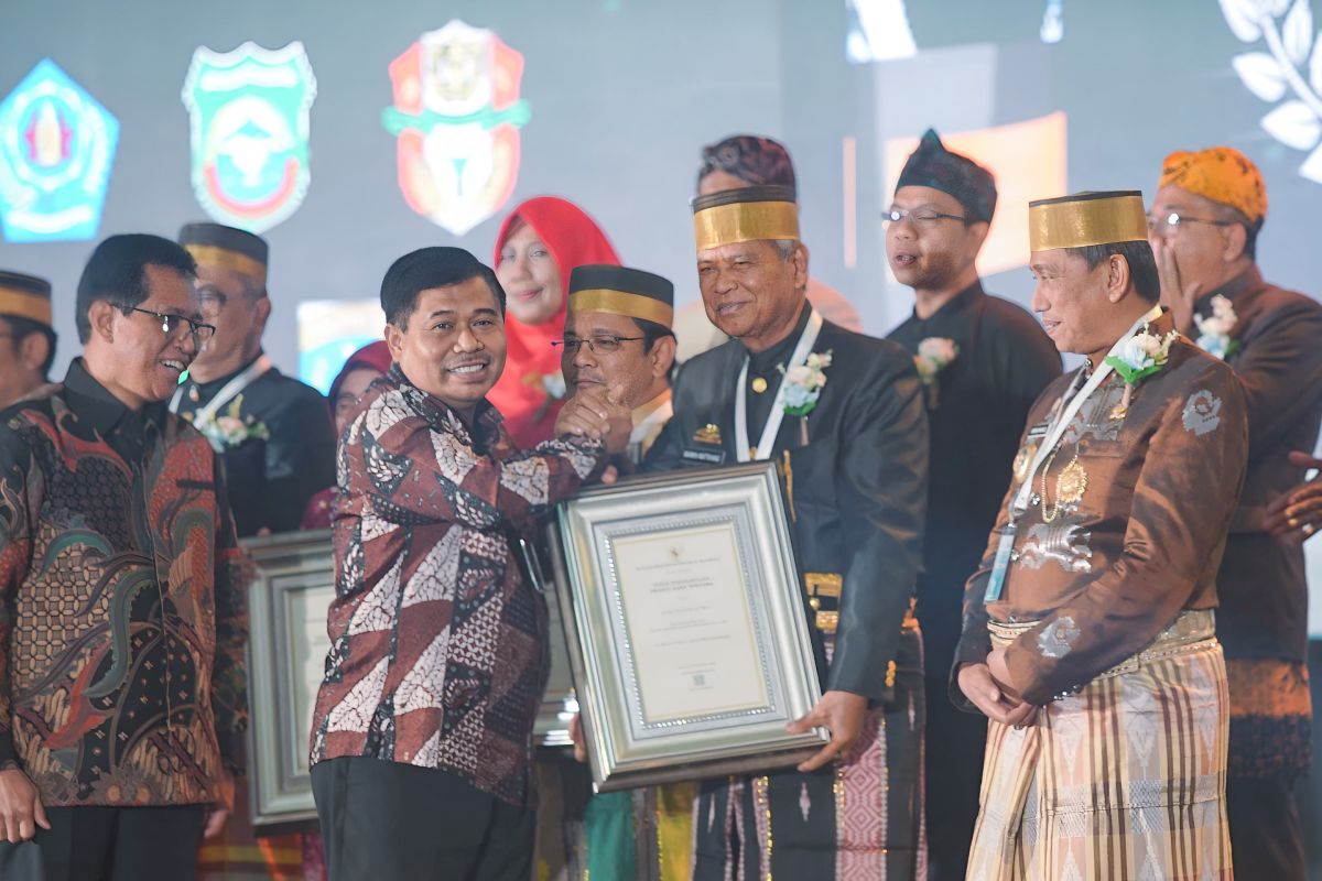 Kabupaten Luwu Timur dan Luwu meraih penghargaan dari Kemenkes