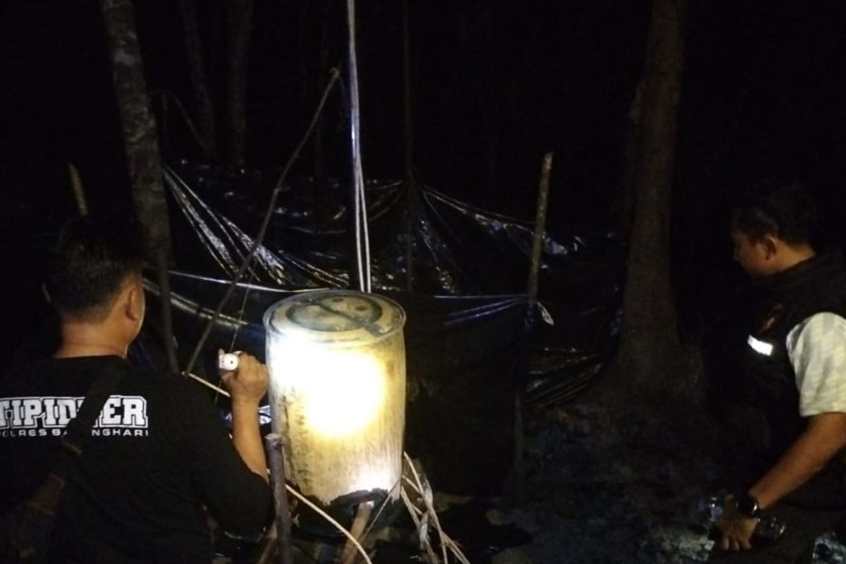 Polda Jambi razia sumur minyak ilegal di Batanghari