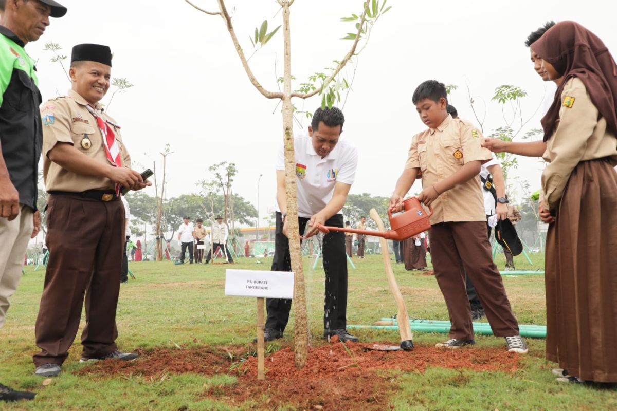 Cegah perubahan iklim, Pemkab Tangerang tanam 100 pohon