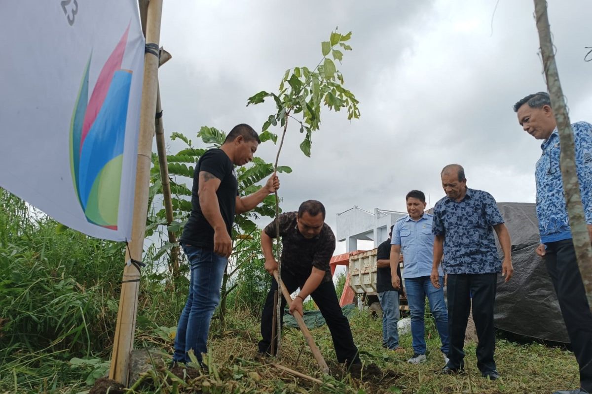 PLN UPDK Minahasa tanam 10 ribu pohon di pesisir Danau Tondano