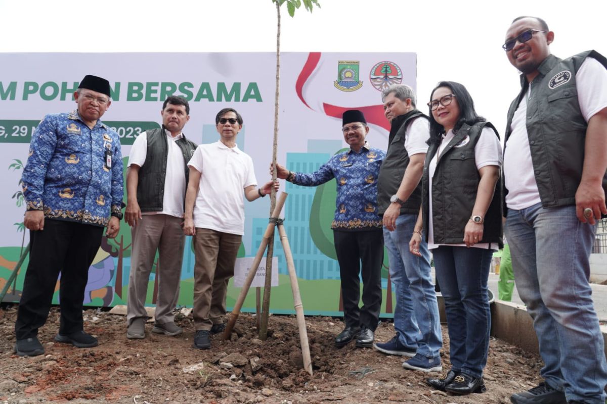 Gerakan tanam pohon jaga keberlanjutan lingkungan hidup