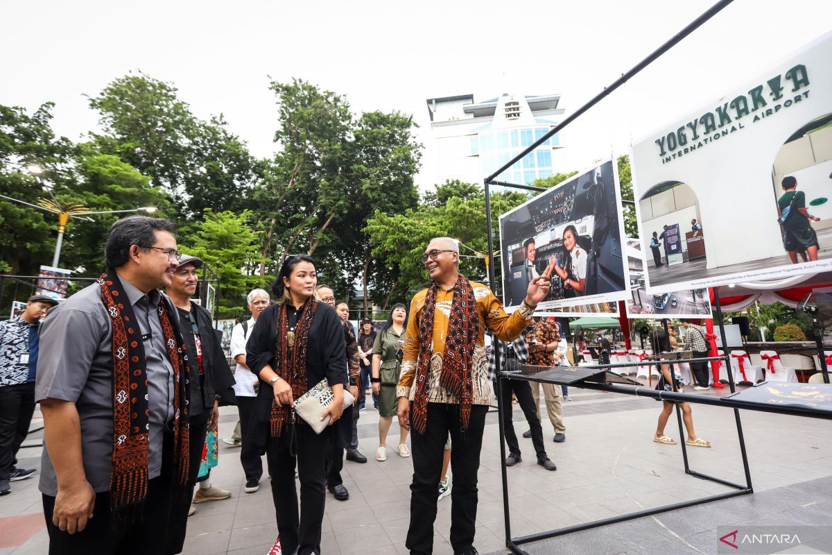 LKBN ANTARA pameran fotografi di Taman Bungkul Surabaya