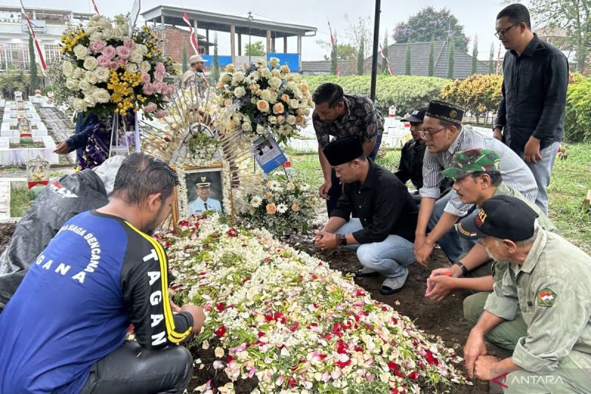 Eddy Rumpoko dimakamkan di TMP Kota Batu