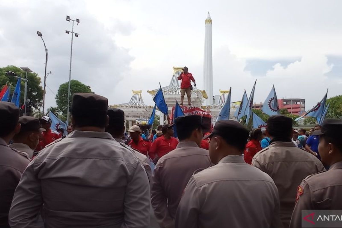 Polrestabes Surabaya siagakan ribuan personel amankan demo buruh soal UMK