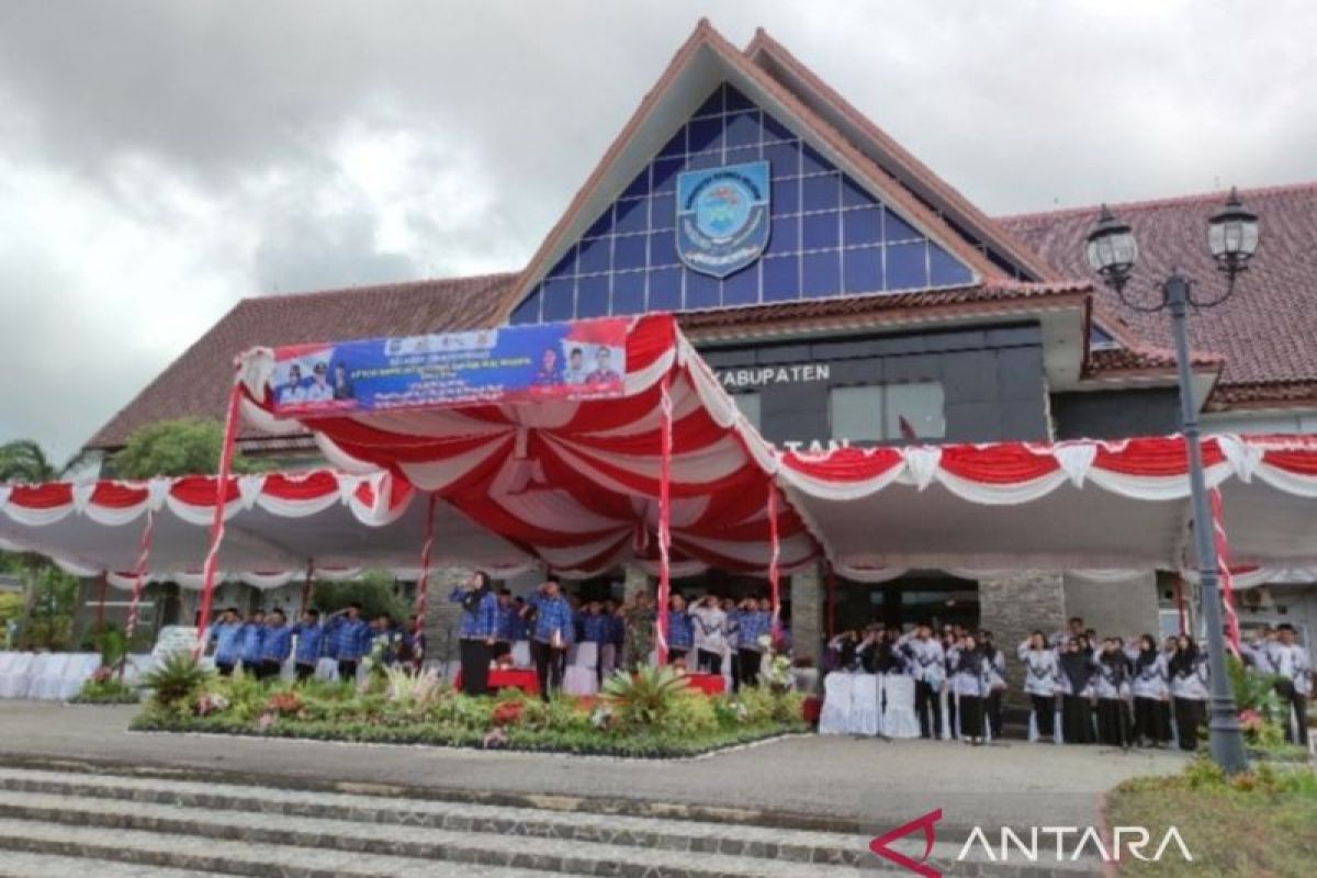 Pemkab Bangka Selatan upacara HUT ke-52 KORPRI, Hari Guru Nasional dan HUT ke-78 PGRI