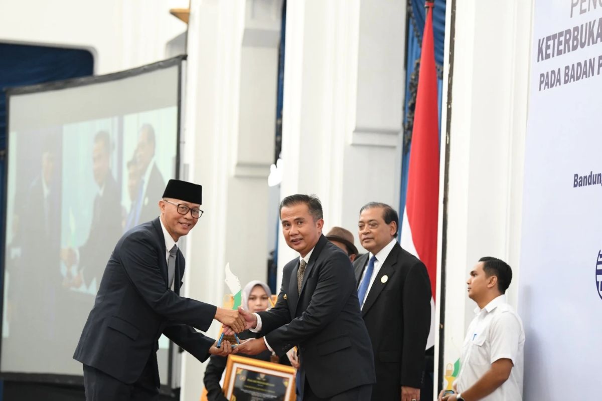 Pemkot Sukabumi meraih penghargaan sebagai kota informatif tingkat Jabar