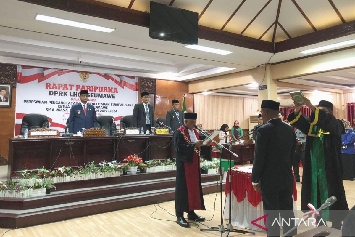 Resmi jabat Ketua DPRK Lhokseumawe, Murhaban siap bersinergi majukan daerah