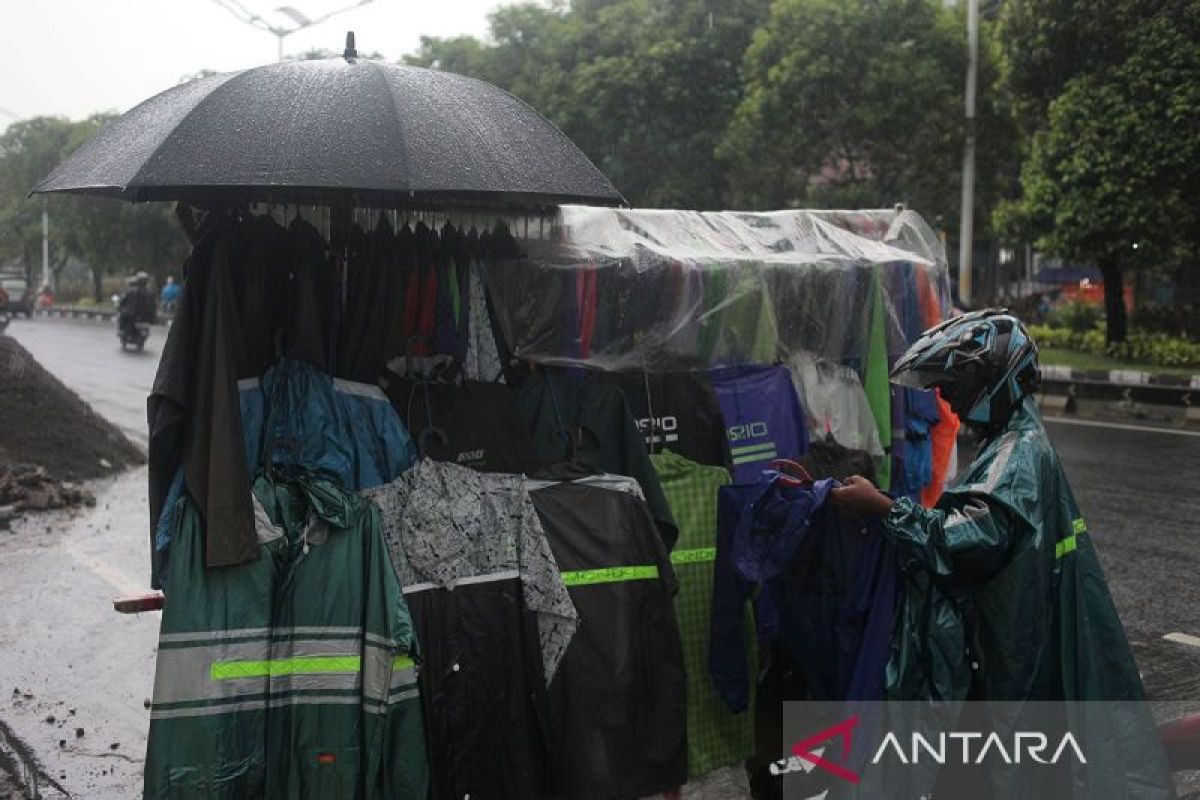Sebagian Jakarta akan hujan ringan pada siang dan sore pada Kamis