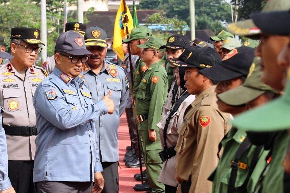 Pj Gubernur Kaltim serahkan 17.073 personel BKO pengamanan pemilu