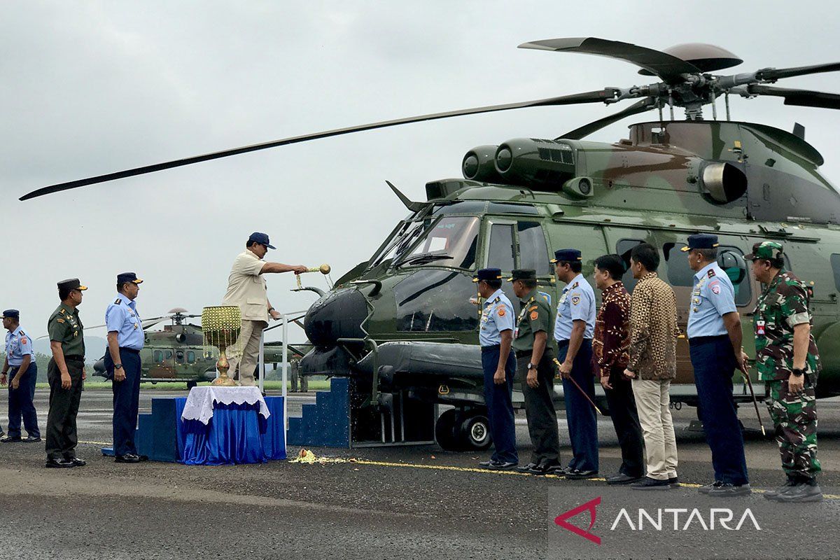 Menhan Prabowo serahkan delapan unit helikopter H225M ke TNI AU