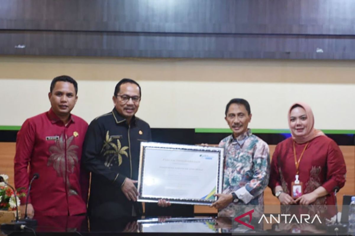 BPJAMSOSTEK beri penghargaan kepada Pemkab Gorontalo