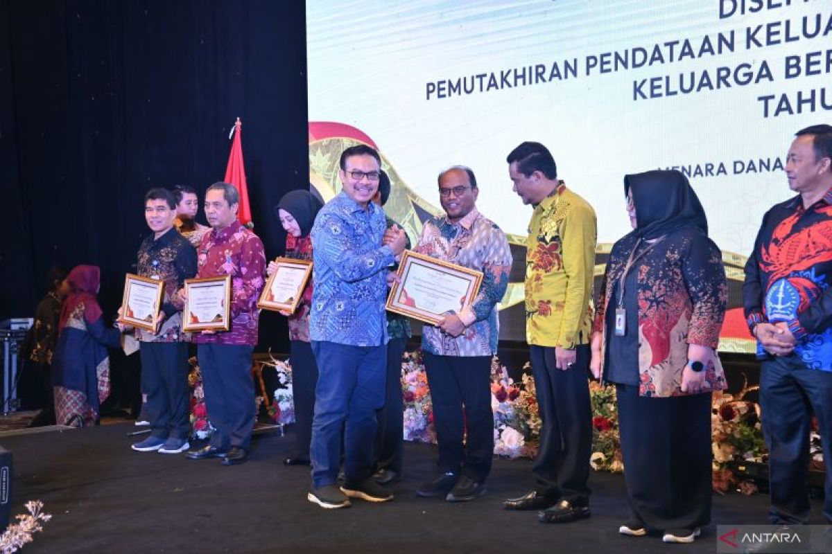 Advetorial -Pemkot Padangsidimpuan terima penghargaan nasional terkait pendataan keluarga