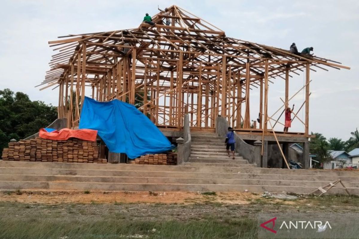 Percepatan pembangunan rumah adat di Mukomukomenjadi ikon daerah