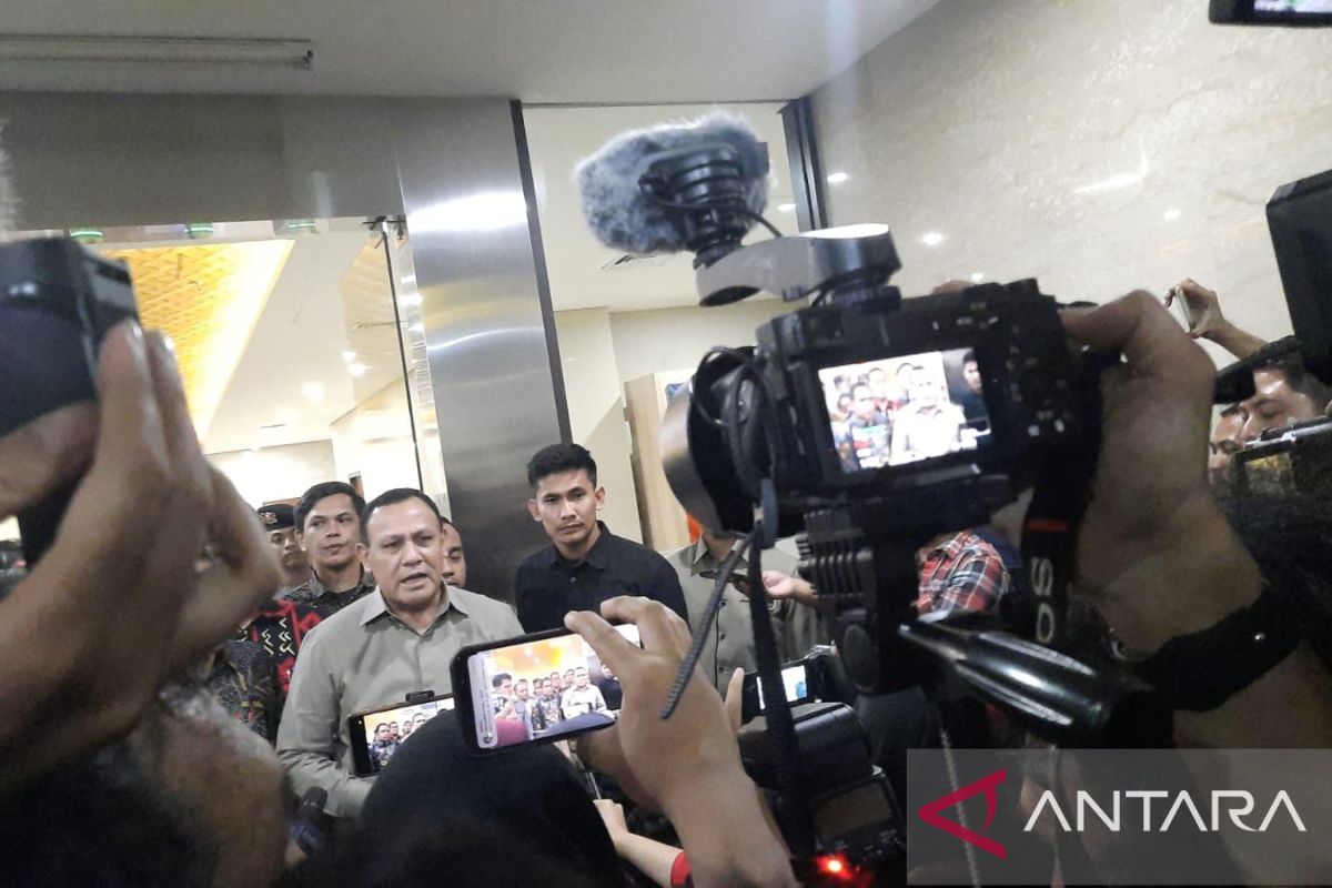 Firli akhirnya bertemu wartawan usai diperiksa 10 jam