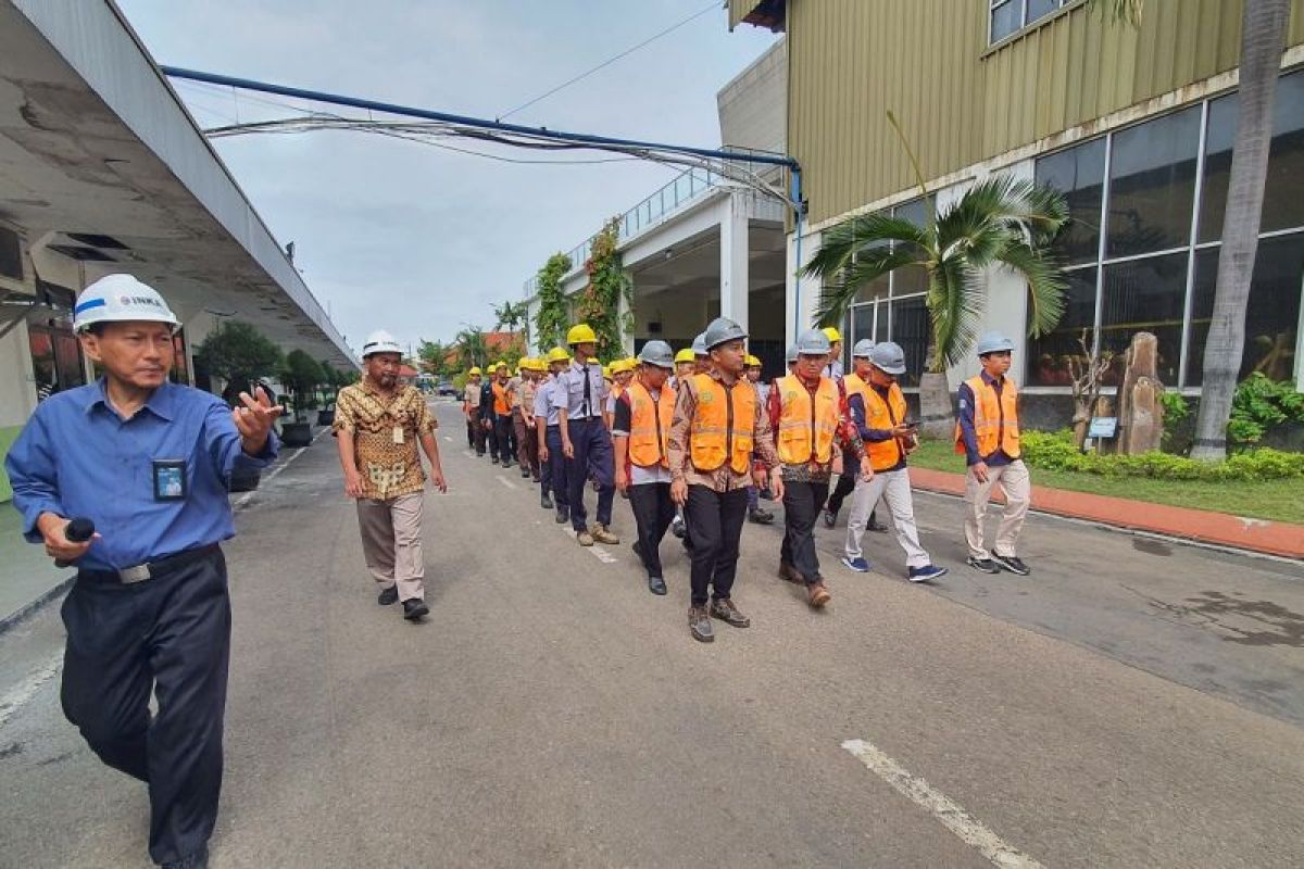 INKA berikan pelatihan pengelasan untuk siswa SMK di Madiun