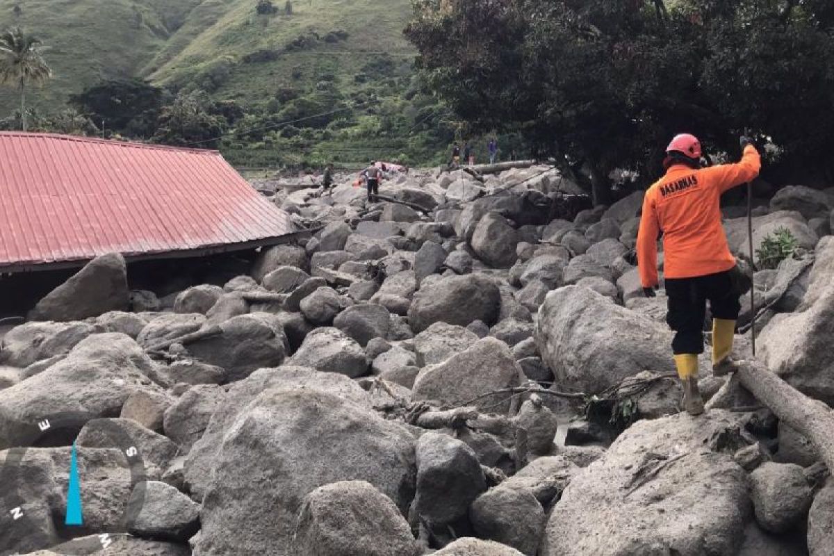 Basarnas terus cari 12 orang hilang akibat banjir bandang Humbahas