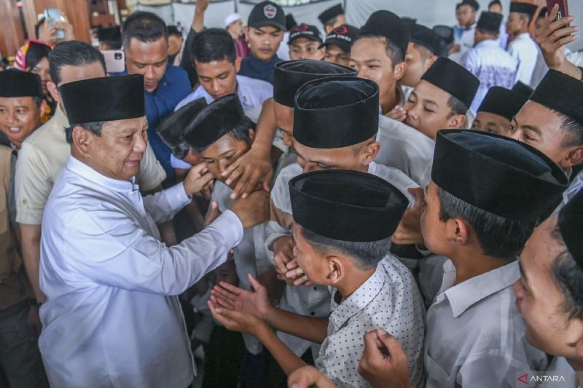 Prabowo Subianto apresiasi disiplin pendidikan di pesantren