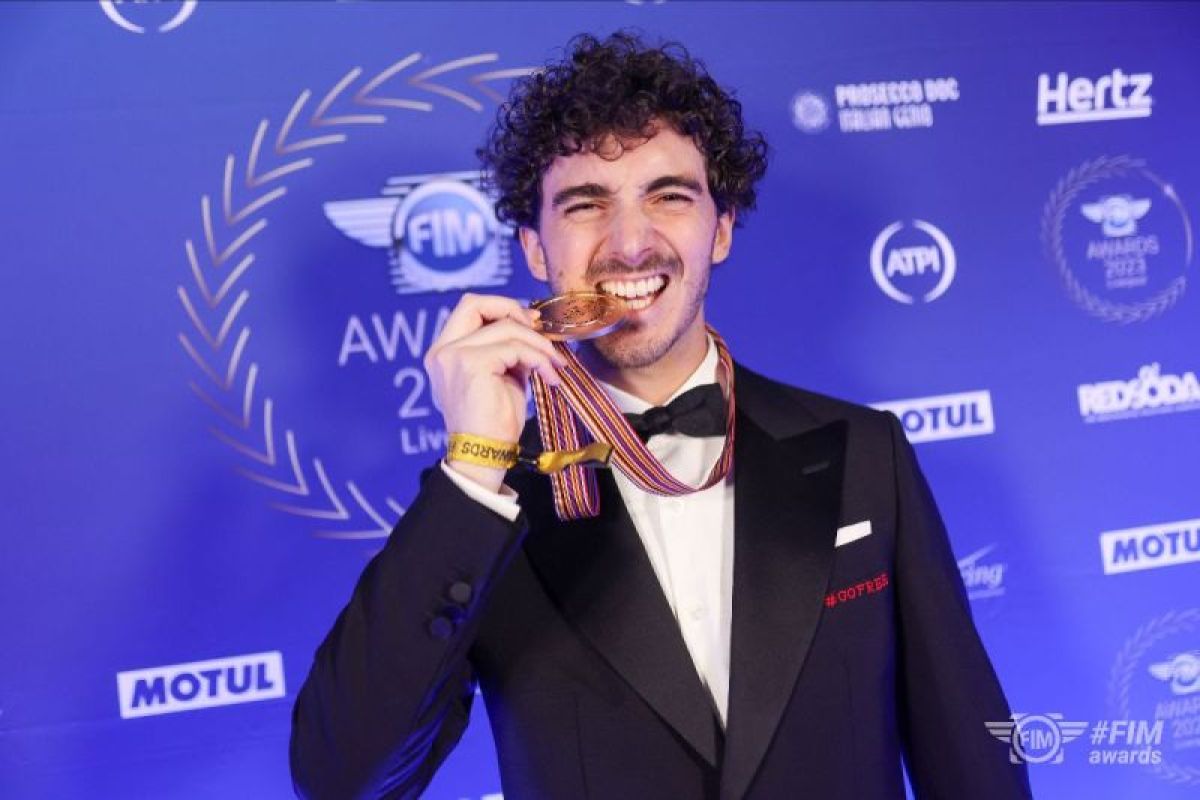 Dua kali juara dunia, Bagnaia terima penghargaan FIM Awards 2023