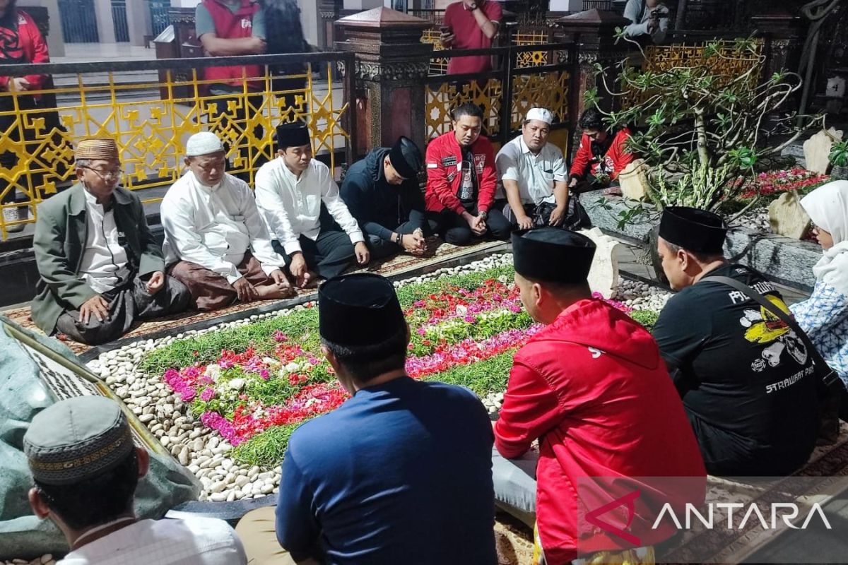 Blusukan ke Jatim, Kaesang ziarah ke makam Gus Dur di Jombang