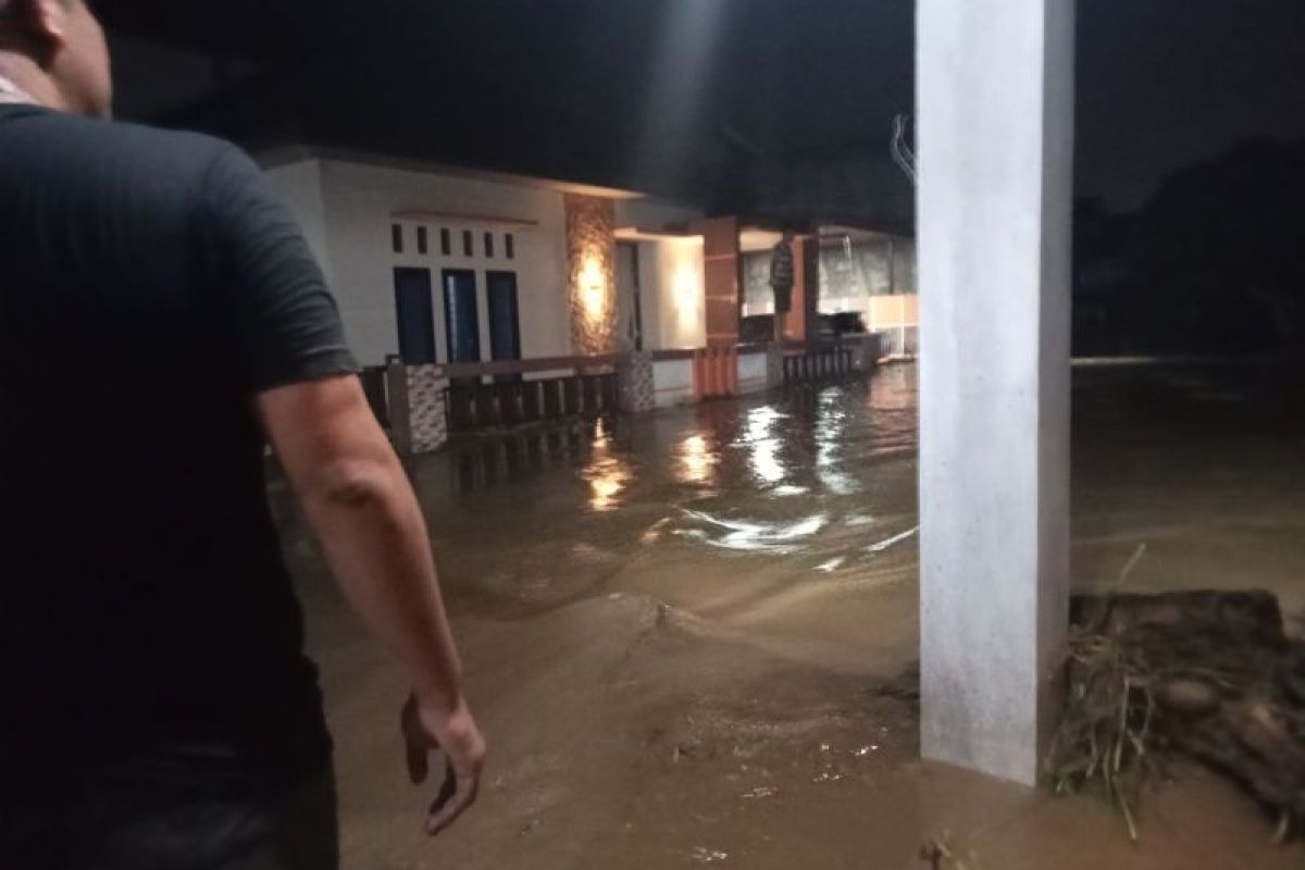 Rumah warga di Panapa Lubuk Sikaping terendam banjir