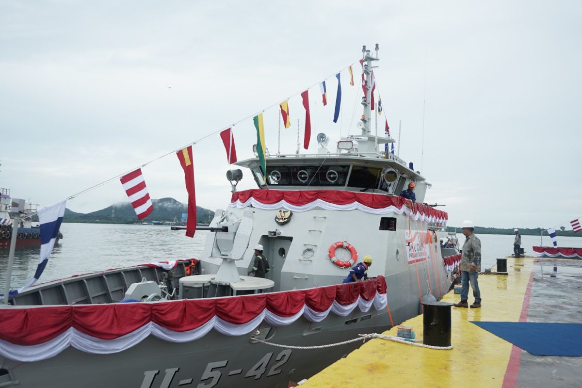 TNI AL luncurkan 2 kapal patroli buatan dalam negeri