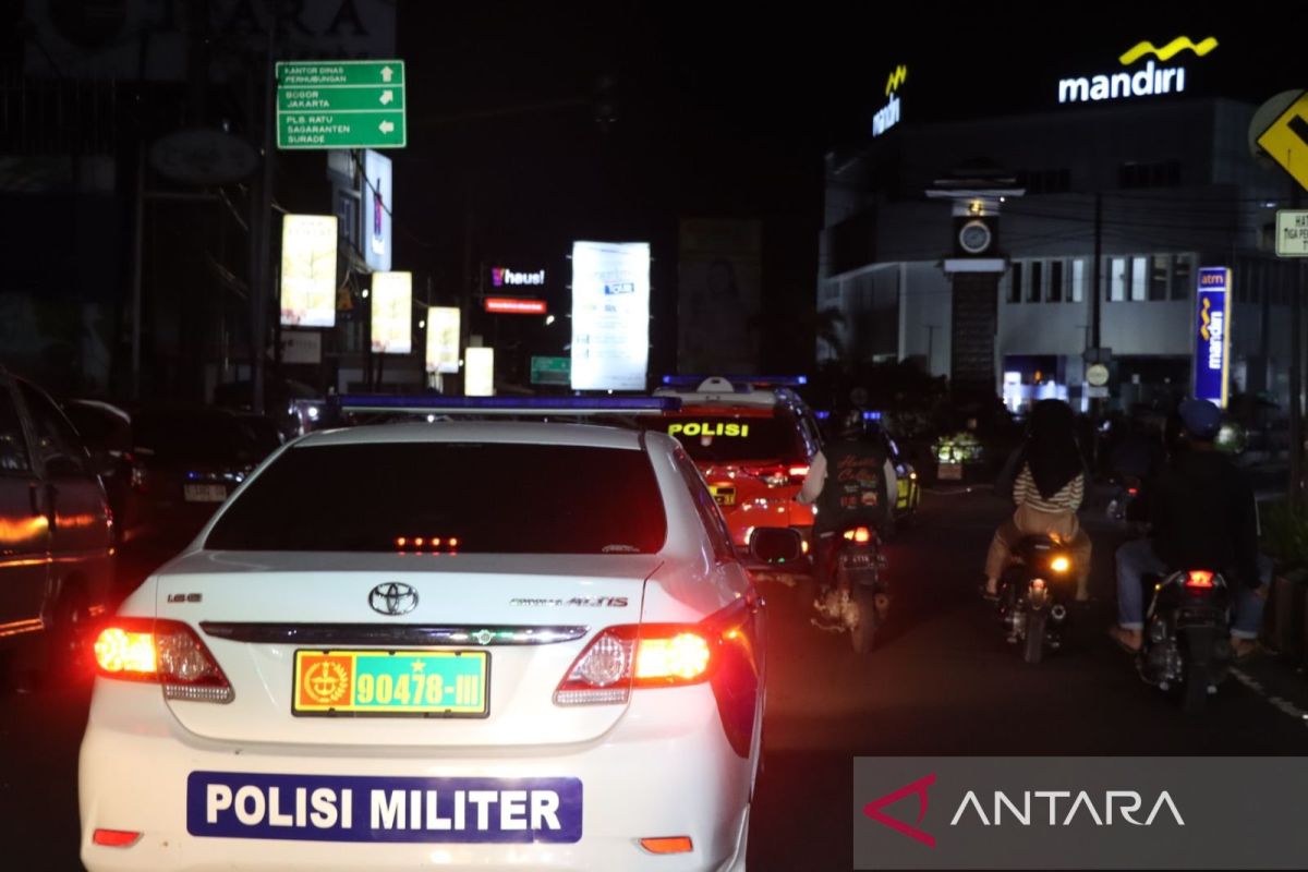 TNI-Polri gelar patroli skala besar antisipasi gangguan kamtibmas di Kota Sukabumi
