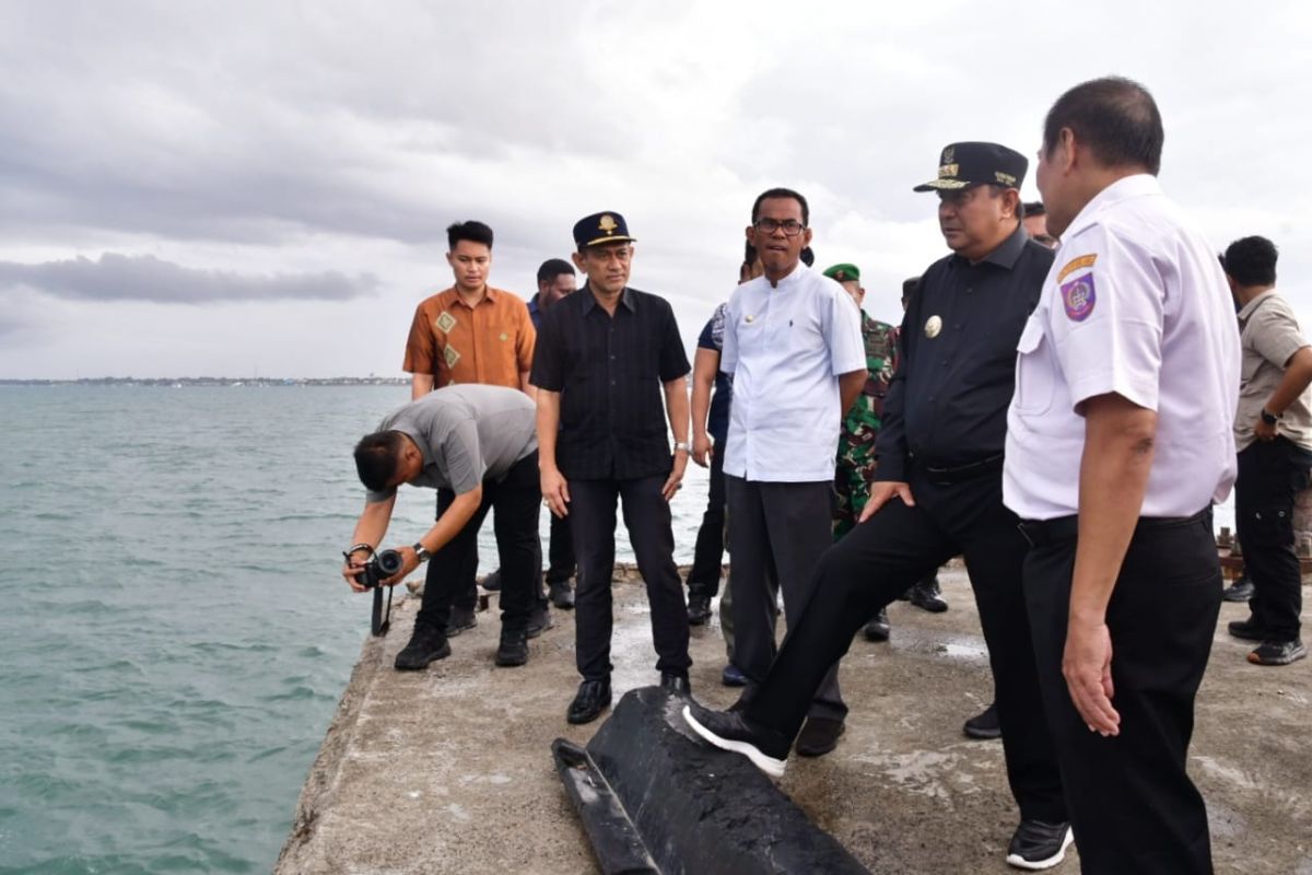 Pj Gubernur Sulsel meninjau stasiun pendeteksi tsunami