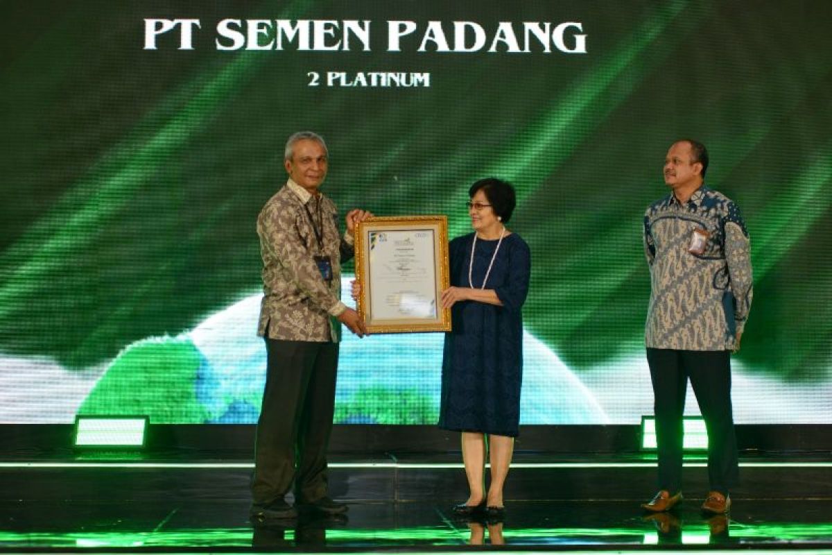 Semen Padang sabet dua penghargaan Indonesian CSR Award