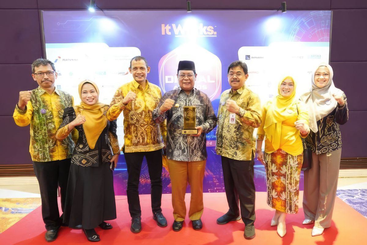 South Kalimantan Governor wins two 2023 Top Digital Awards