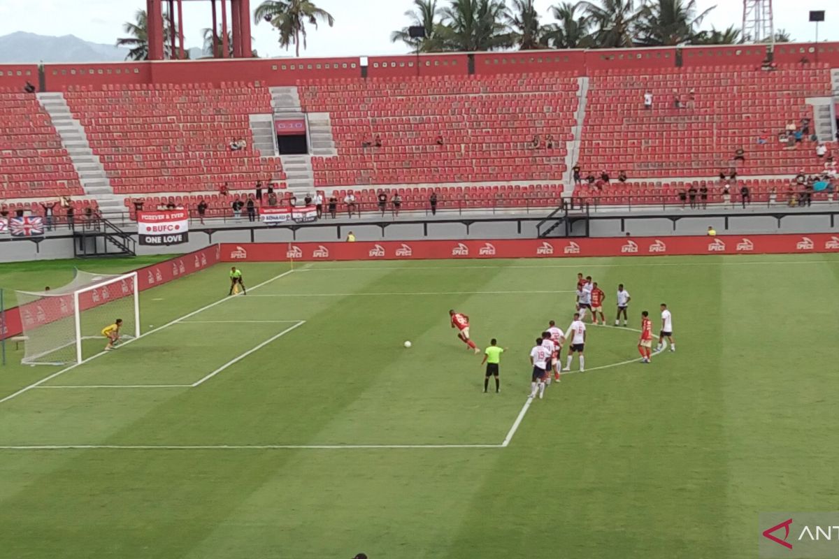 Bali United tundukkan Arema FC 3-2, diwarnai gol bunuh diri