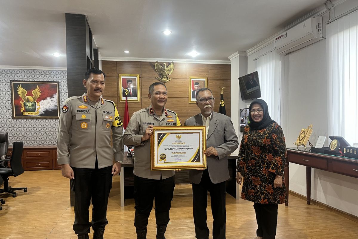 Polda Kepri terima penghargaan Keterbukaan Informasi Badan Publik Tahun 2023