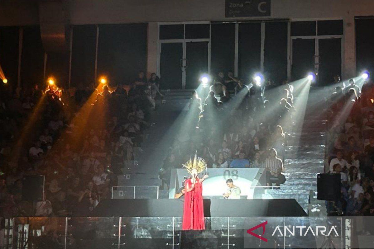 Keisya Levronka buka konser Andi Rianto dengan "Mengejar Matahari"