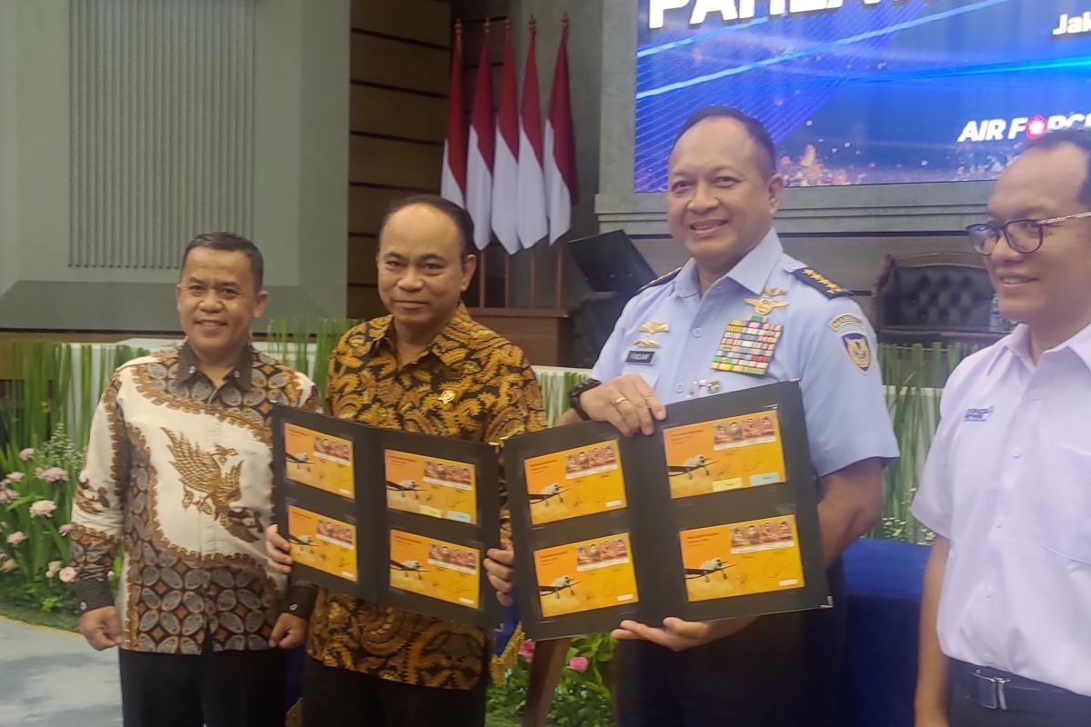 TNI AU bersama Kominfo dan PT Pos Indonesia luncurkan prangko empat pahlawan nasional