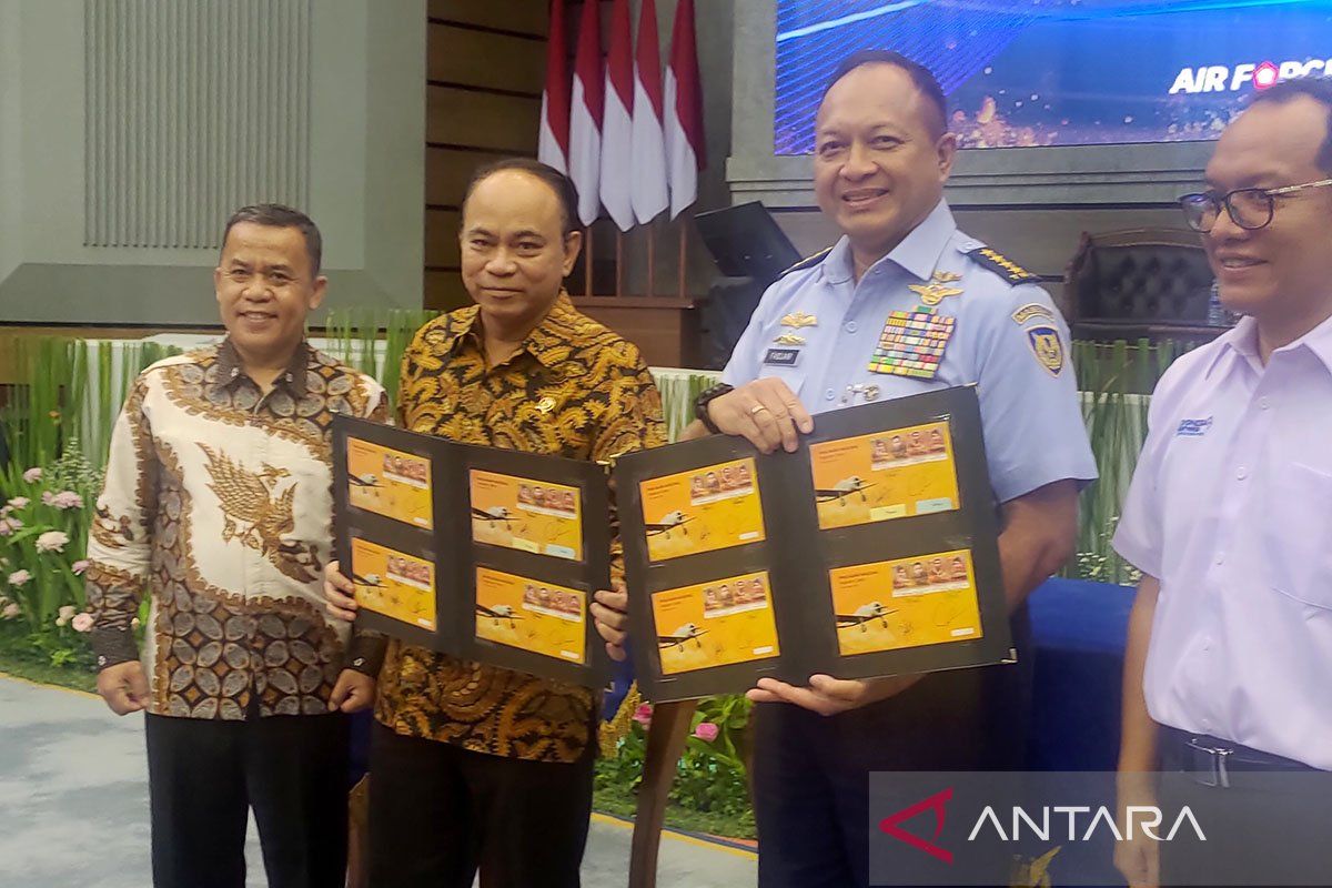 TNI AU, Kominfo dan PT Pos luncurkan prangko empat pahlawan nasional