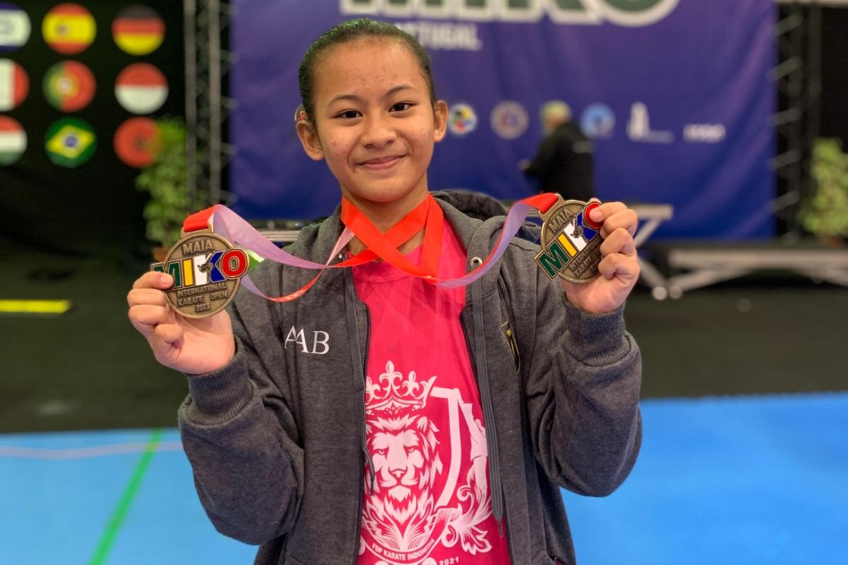 Siswi SD Banyuwangi raih dua medali emas kejuaraan karate dunia