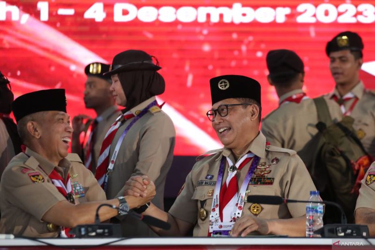 Presiden Jokowi kukuhkan Budi Waseso sebagai Ketua Kwarnas Pramuka