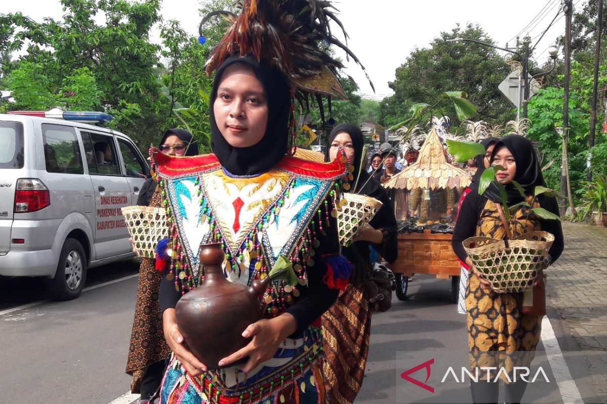 Arak-arakan peringati 32 tahun Candi Borobudur sebagai  warisan dunia