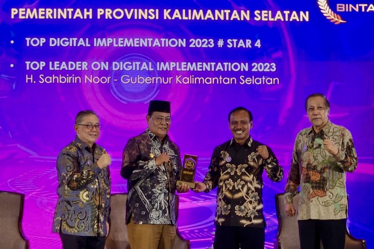 Kemenkominfo anugerahi Gubernur Kalsel "Top Digital Awards 2023"