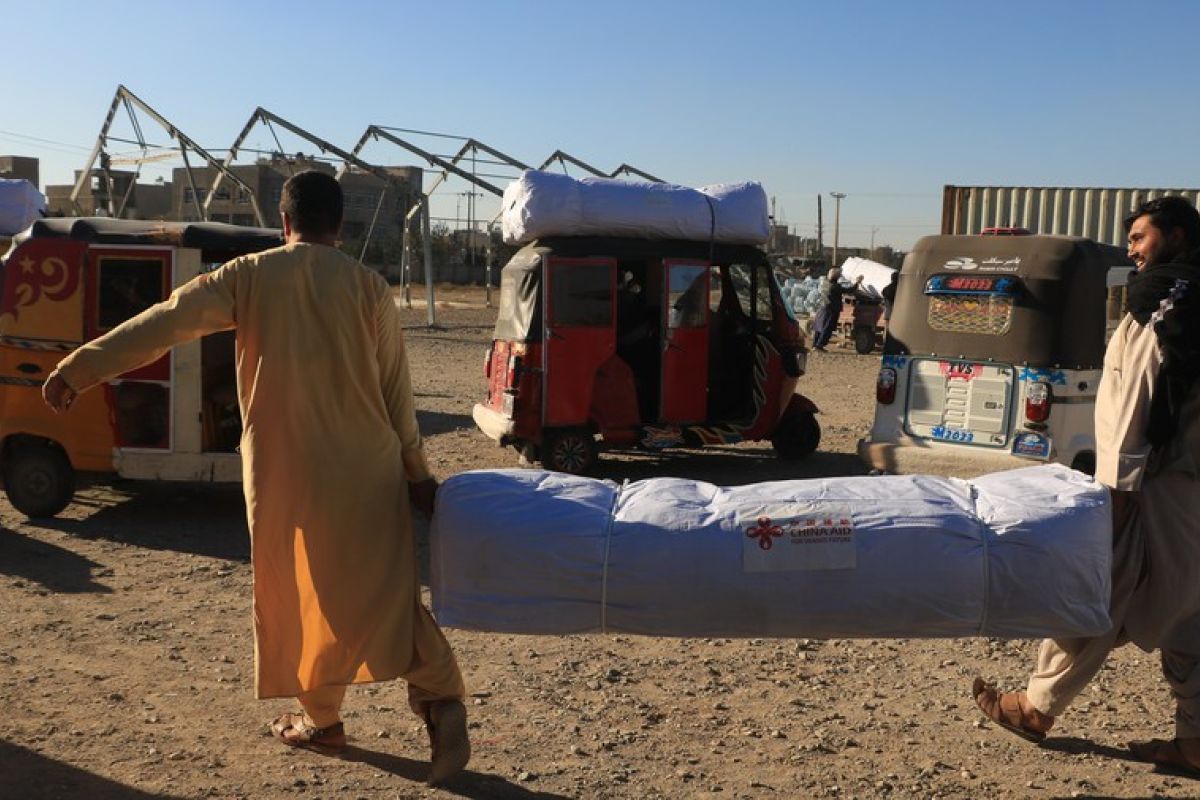 Korban gempa di Afghanistan Barat terima bantuan tenda dari China
