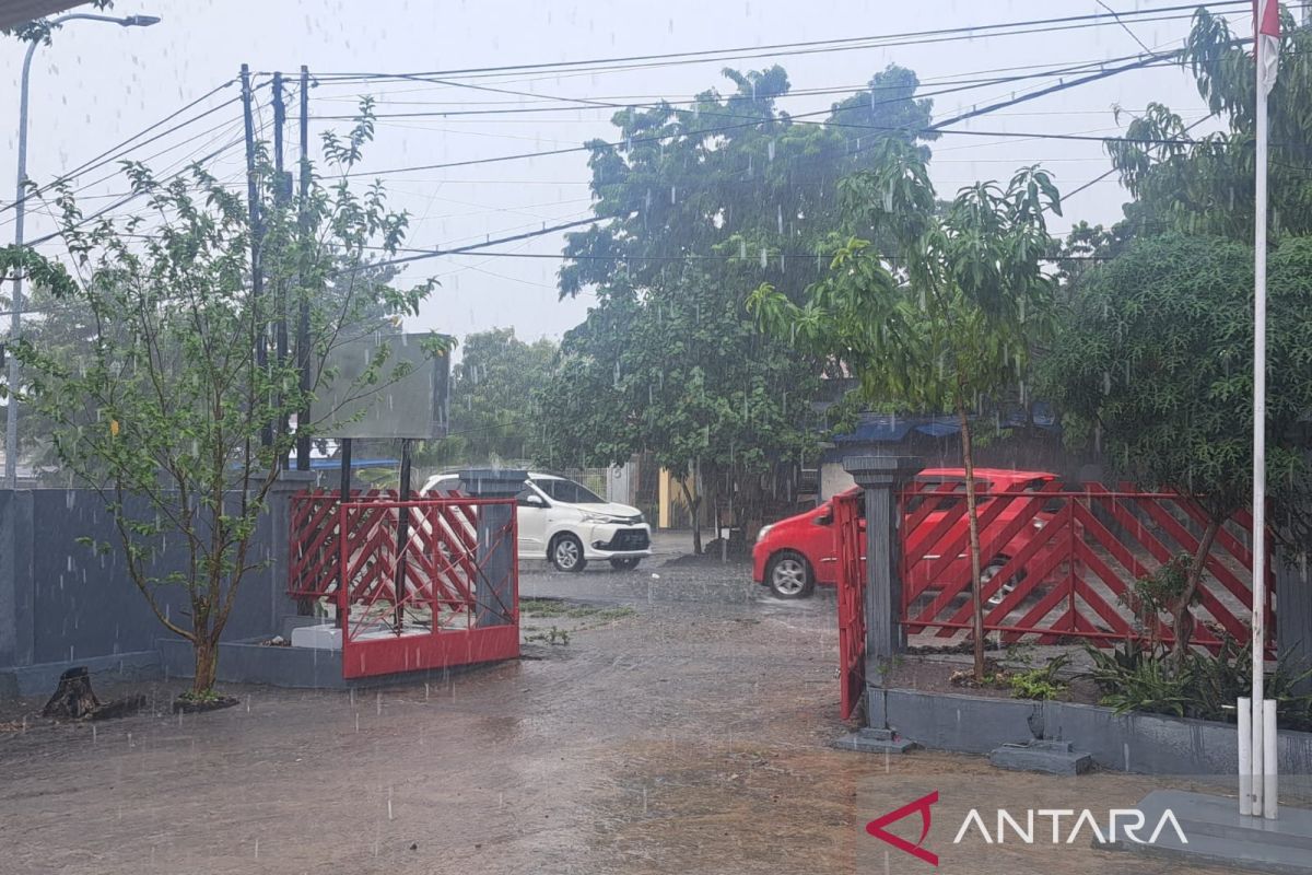 BMKG sebut wilayah Manggarai berpotensi dilanda hujan disertai petir
