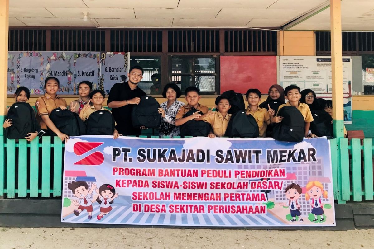 Peduli Pendidikan, PT Sukajadi Sawit Mekar bagikan 490 paket perlengkapan sekolah