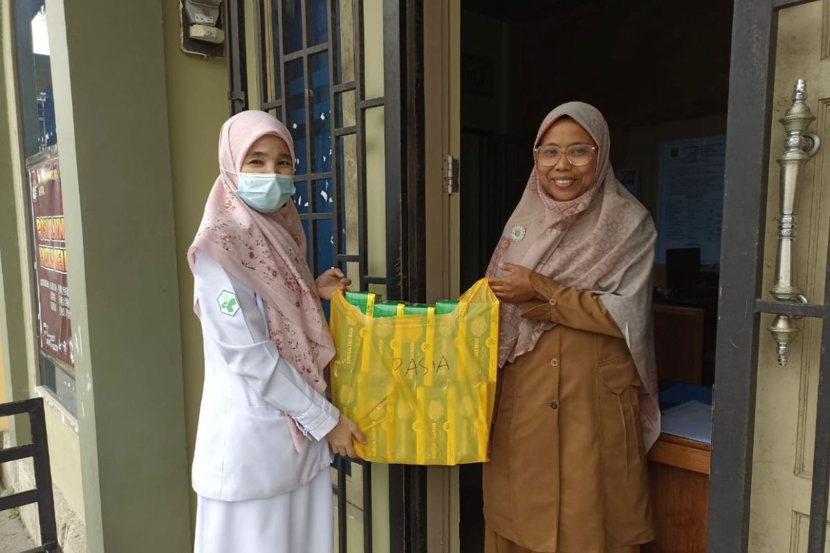 Pemkab Agam bagikan ribuan masker bagi warga terdampak erupsi Marapi