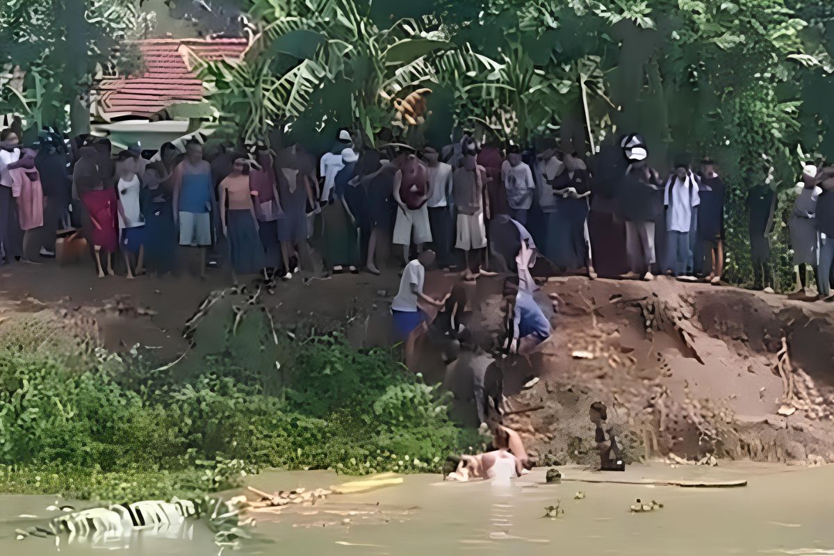 Petugas BPBD Tangerang evakuasi jasad pelajar tenggelam di danau