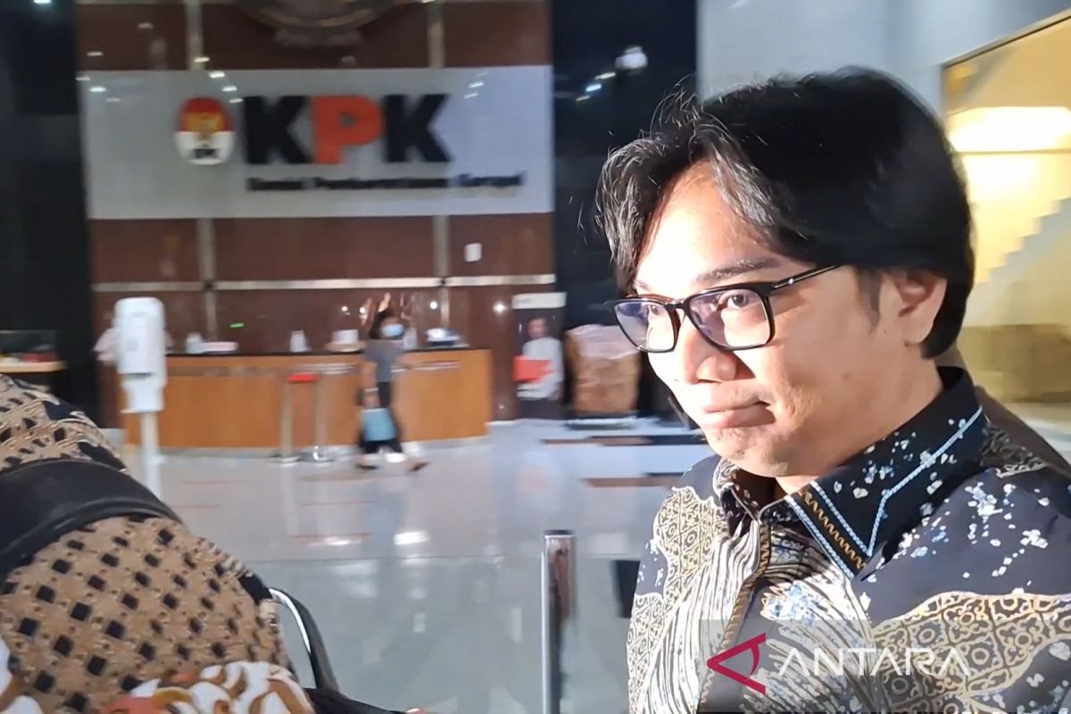 Advokat Yosie Andika Mulyadi bungkam usai diperiksa KPK