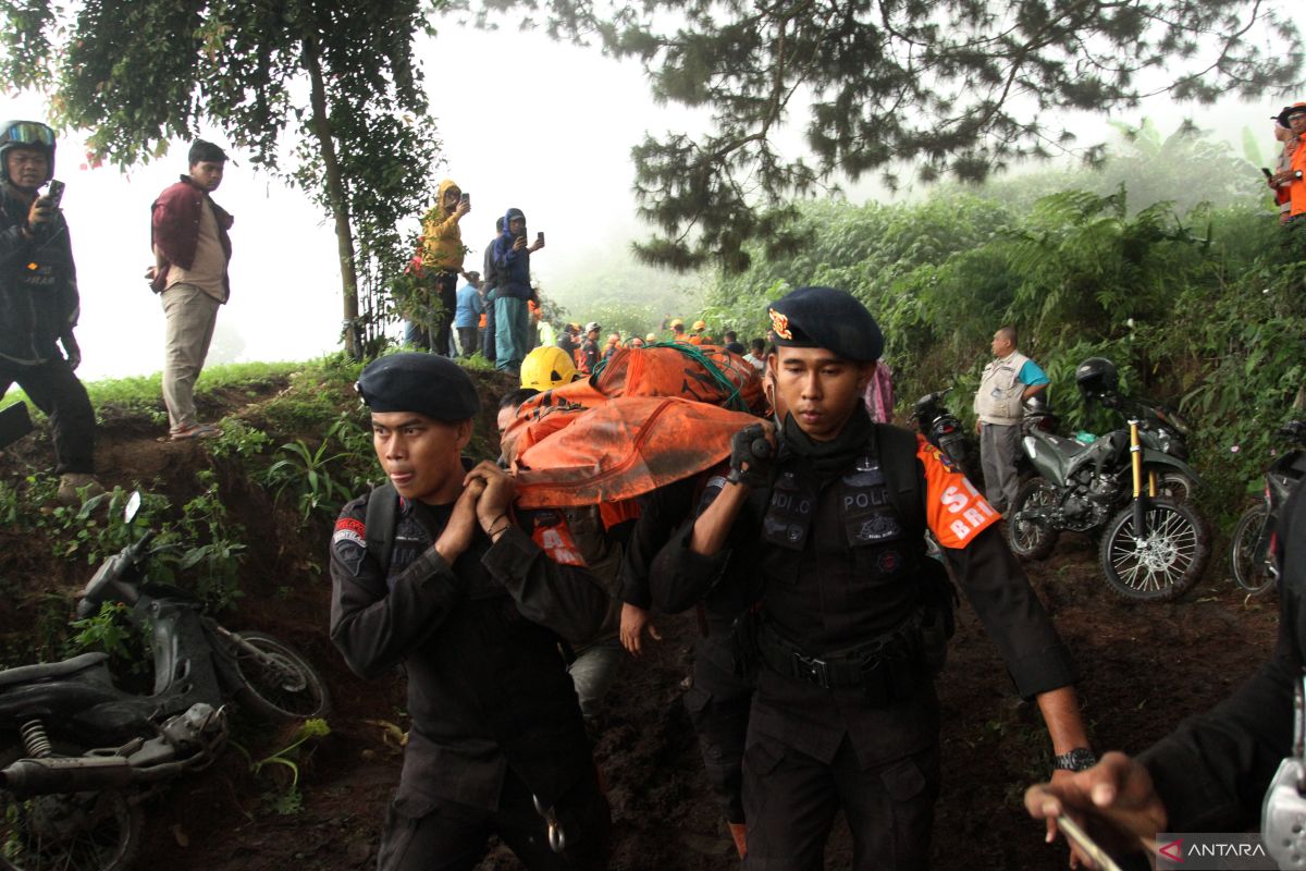 15 orang meninggal pasca erupsi Gunung Marapi
