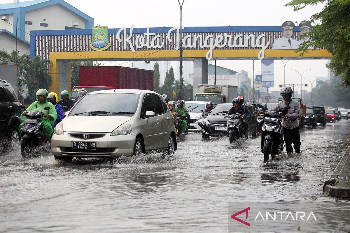 BMKG: Waspada hujan lebat & angin kencang di wilayah Banten hari ini