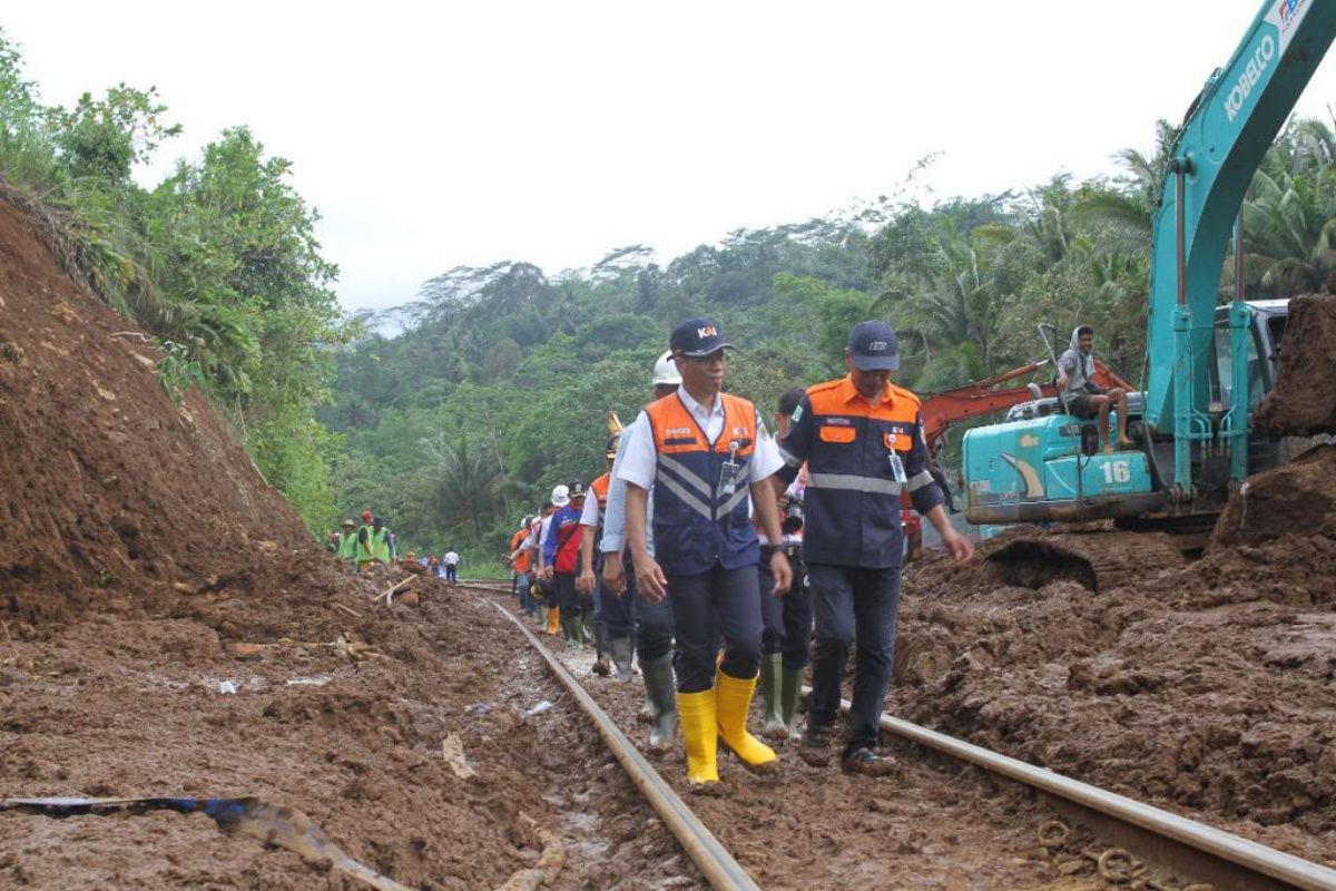 Dirut KAI pastikan dua jalur rel Purwokerto-Cirebon dapat dilalui