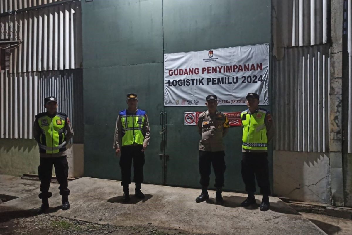 Polres Kudus patroli ke gudang logistik pemilu dan kantor  KPU